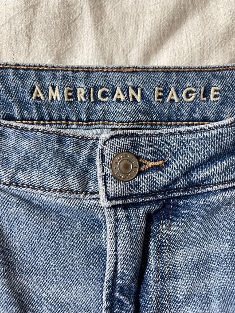 American Eagle Outfitters Women’s MOM JEAN - Picture 4 of 6
